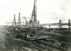 Geschichte des Hamburger Hafens - Bau vom Waltershofer Hafen; Bauarbeiten am Kai.