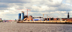 scan_2a-2001 Blick über die Elbe zum Strandkaiund die Gebäude des HEW Kraftwerks am Strandkai / Magdeburger Hafen (2001)