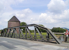 Fotos aus dem Hamburger Stadtteil Veddel, Bezirk Hamburg Mitte; Brücke an der Peutestraße - Zombeckbunker.  (2002)