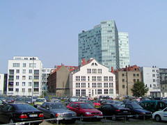 Bilder aus dem Hamburger Stadtteil Neustadt, Bezirk Hamburg Mitte. Blick über einen Parkplatz an der Kaiser-Wilhelm-Straße, dahinter Häuser an der Speckstraße / Gängeviertel (2002).