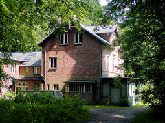 Älteres Foto  von der Villa Mutzenbecher im Niendorfer Gehege.  (2003)