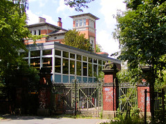 Aufnahmen vom Universitätskrankenhaus Hamburg Eppendorf, UKE - 2003; Eisentor an der Martinistraße.
