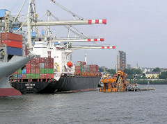 Eimer-Kettenbagger ODIN bei der Arbeit im Hamburger Hafen, Tollerort.