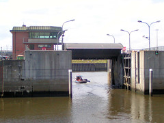Fotos aus dem Hamburger Stadtteil Rothenburgsort;  Brandshofer Schleuse - Mündung der Bille in den Oberhafenkanal (2003).