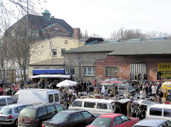 Flohmarkt auf dem Gelände des ehem. Güterbahnhof Hellbrookstrasse in Hamburg Barmbek ( 2004)