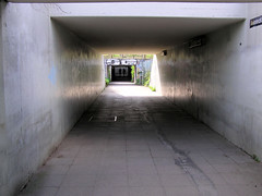 Fotos aus dem Hamburger Stadtteil Altona-Nord, Bezirk Altona; Fussgängertunnel am Diebsteich. (04/2004)