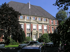 Fotos vom Gelände des Barmbeker Krankenhaus in Hamburg Barmbek Nord; Haupteingang 2004.