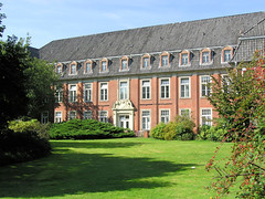 Fotos vom Gelände des Barmbeker Krankenhaus in Hamburg Barmbek Nord; historisches Krankenhausgebäude, 2004.