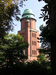 Fotos vom Gelände des Barmbeker Krankenhaus in Hamburg Barmbek Nord; Wasserturm - Höhe 48 m - errichtet 1913, Entwurf Dr. Ing Ruppel. (2004)