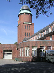 Fotos vom Gelände des Barmbeker Krankenhaus in Hamburg Barmbek Nord; Wasserturm - Höhe 48 m - errichtet 1913, Entwurf Dr. Ing Ruppel. (2004)