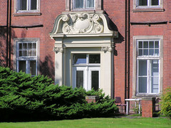 Fotos vom Gelände des Barmbeker Krankenhaus in Hamburg Barmbek Nord; Portal ; historisches Krankenhausgebäude, 2004.