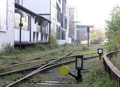 Fotos aus dem Hamburger Stadtteil Veddel, Bezirk Hamburg Mitte; Schienen der Hafenbahn an der Peutestraße. (2004)
