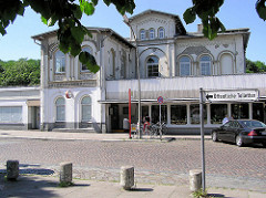 Bahnhofsgebäude in Hamburg Blankenese - Ursprungsgebäude erbaut 1867, Erweiterung 1897. (2005)
