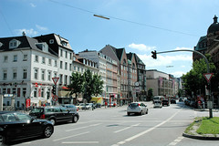 Fotos aus der Dammtorstraße in der Hamburger Neustadt - Innenstadt.  Blick in die Dammtorstrasse 08/2005; lks. mündet die Esplanade, re. der Gorch-Fock-Wall.