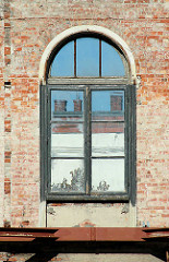 Fenster / Detail - Rückseite vom ehem. St. Pauli Bad am Spielbudenplatz in Hamburg St. Pauli.