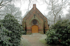 Kapelle auf dem Alten Friedhof von Hamburg Wilhelmsburg, erbaut 1902 - neogotischer Baustil ( 2006)