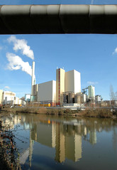Die Müllverwertungsanlage an der Borsigstrasse in Hamburg Billbrook wurde 1931 in Betrieb genommen und ersetzte die stillgelegte Anlage am Bullerdeich. Fernwärmerohr und Müllverbrennungsanlage Hamburg- Borsigstrasse.