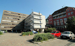 Gebäude vom Alten Hafenamt / Strom und Hafenbau, Vorgänger der HPA - Hamburg Port Authority, moderner Anbau ( 2006 ).