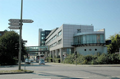 Gebäude vom Alten Hafenamt / Strom und Hafenbau, Vorgänger der HPA - Hamburg Port Authority, moderner Anbau ( 2006 ).