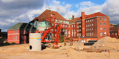 Gebäude des Amts für Strom- und Hafenbau in der Hamburger Hafencity - Sandberg und Bagger ( 2006 )