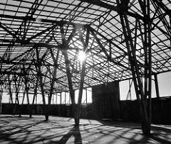 Holzkonstruktion eines Speichergebäudes am Versmannkai im Hamburger Baakenhafen - Abriss eines Lagergebäudes.