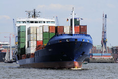 Bilder von Schiffen im Hamburger Hafen und auf der Elbe; Containerfrachter / Containerfeeder Herm J auf der Hamburger Elbe.