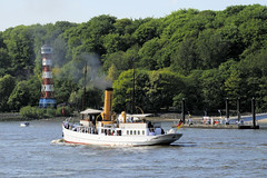 Fotos vom Hamburger Hafengeburtstag - Hochbetrieb auf dem Wasser und an Land; Staatsdampfer Scharhörn - Traditionsschiff auf der Elbe vor Hamburg Wittenberge.