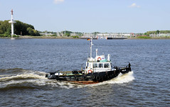 Fotos vom Hamburger Hafengeburtstag - Hochbetrieb auf dem Wasser und an Land; Schlepper Felix auf der Elbe vorm Yachthafen Wedel.