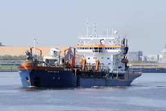 Bilder von Schiffen im Hamburger Hafen und auf der Elbe; Baggerschiff Geopotes 15 vor Stade.