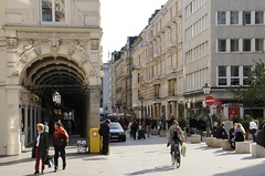 Bilder aus der Hamburger Innenstadt - Stadtteil Neustadt. Die Hamburger  Colonnaden entstanden um 1880 - 1974 wurde die Straße zur Fussgängerzone.
