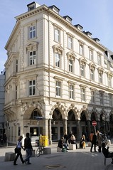 Bilder aus der Hamburger Innenstadt - Stadtteil Neustadt. Die Hamburger  Colonnaden entstanden um 1880 - 1974 wurde die Straße zur Fussgängerzone.