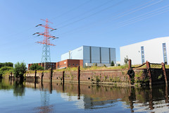 Ziegelwiesenkanal, alter Industriekanal im Hafengebiet in Hamburg Harburg; alte Kaianlagen bei der Konsul-Ritter-Straße (2010).