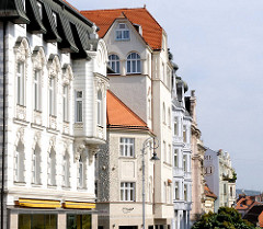 Hausfassaden in Brno, Architekturbilder aus der tschechischen Stadt Brünn - historische Etagenhäuser.