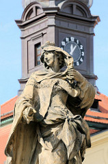 Sandsteinfigur, Steinskulptur vor der Kapuzinerkirche in Brünn, Tschechien.