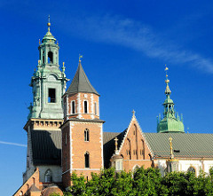 Türme der Kathedrale St. Stanislaus und Wenzel in Krakau / Kraków - Polen.