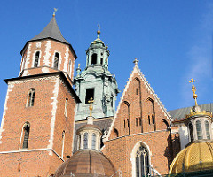 Türme der Kathedrale St. Stanislaus und Wenzel in Krakau / Kraków - Polen.
