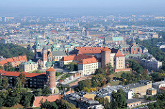 Blick auf den Wawel -  Burganlage - Residenzschloss - Kathedrale St. Stanislaus und Wenzel in Krakau / Kraków.
