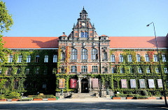 Fassade des Nationalmuseums Breslau im Stil der Neorenaissance, vormals Königliches Regierungsgebäude.