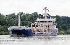Tankschiff FJORD ONE auf dem Nord Ostsee Kanal - der Tanker hat eine Länge von 68m und eine Breite von 15m.
