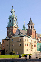 Türme der Kathedrale St. Stanislaus und Wenzel  - Bischofskirche des Erzbistums Krakau / Kraków..