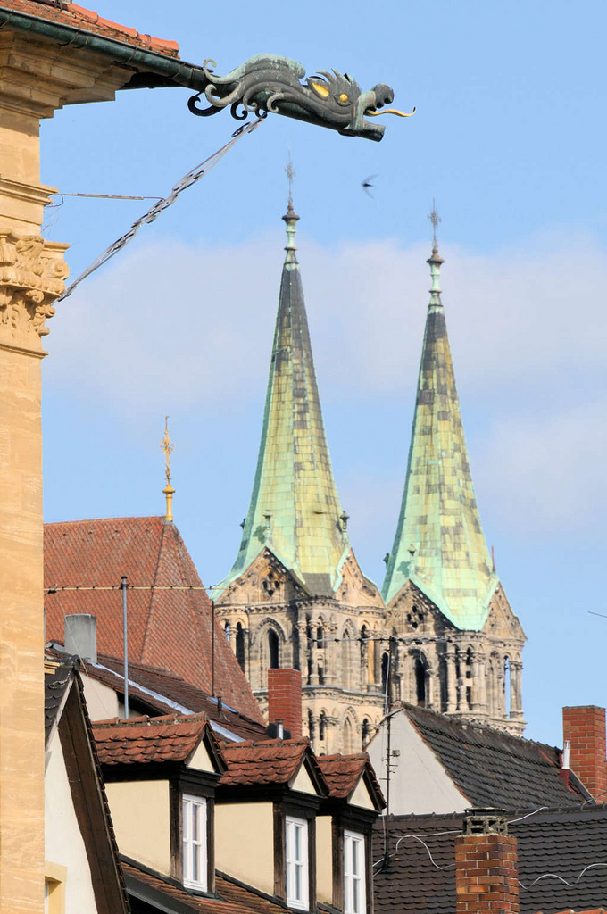 Stadt und Land Fotos: Foto „Regenrinne mit Drachen eines ...