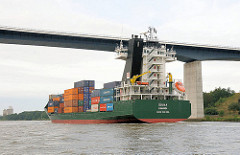 Der Containerfeeder IDUNA mit Heimathafen Limassol unter der Autobahnbrücke der A 23 über den Nordostseekanal.