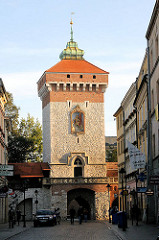 Relief des St. Florian am Florianstor in Krakau - das Tor mit Turm ist das letzte erhaltene Stadttor der Krakauer Stadtmauer - sie wurde Anfang des 14. Jahrhunderts gebaut - der Turm ist 34,5 m hoch.