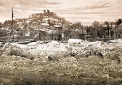 Historisches Hambug - Eisgang vor Hamburg Blankenese / Süllberg.