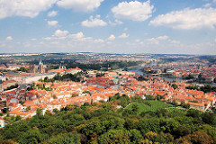 Dächer von Prag - Panorama der tschechischen Hauptstadt.