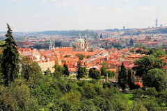 Dächer von Prag - Panorama der tschechischen Hauptstadt.