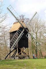 Freilichtmuseum Stade - Bockwindmühle; errichtet 1632.