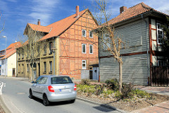 Historische Architektur in Uelzen - Fachwerkgebäude mit Holzfassade - Speichergebäude mit Backsteinfassade.