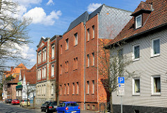 Unterschiedliche Architekturstile in Uelzen - Hausfassaden mit Klinker versehen.