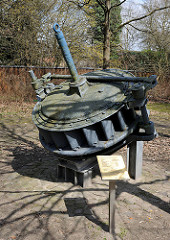 Industiedenkmal am Stadtwehr der Ilmenau in Uelzen - Alte Francis Turbine, Baujahr 1917; die Wasserkraftanlage arbeitete bis 1970.